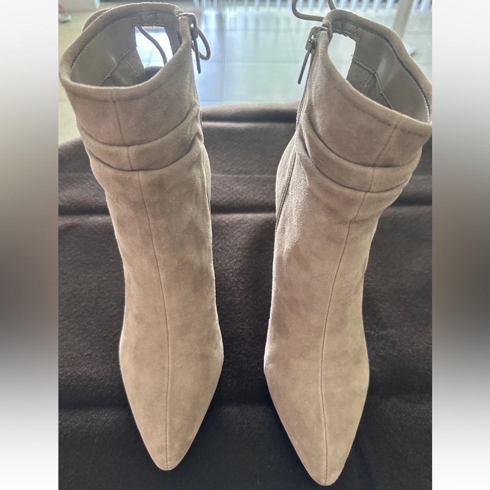 Vince Camuto Taupe Suede Ankle Boots Booties Block Heeled Size 7.5